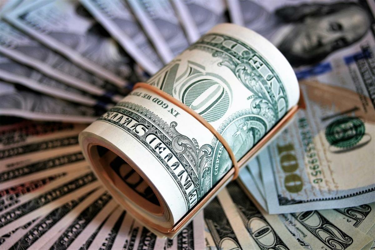 Инвестстратег «БКС Мир инвестиций» Бахтин заявил, что доллар должен стоить 70-80 рублей