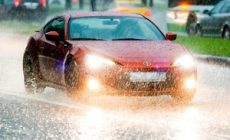 Эксперты рассказали об эффективности автомобиля в дождь