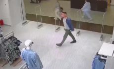 Жертва маньяка с ножом из торгового центра рассказала о нападении