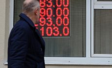 Рубль продолжит снижение в мае: насколько сильно укрепится доллар